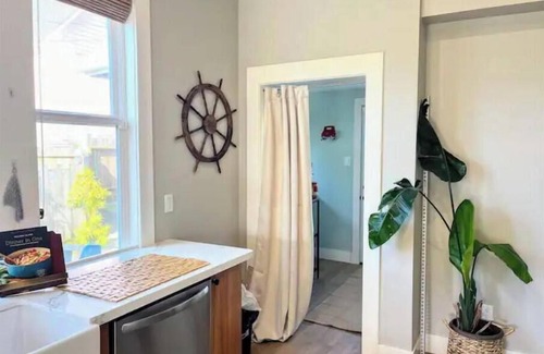 Eureka House | Coastal Charm with Hot Tub