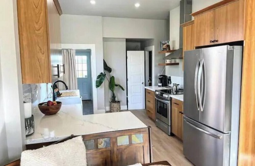 Eureka House | Coastal Charm with Hot Tub