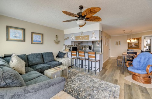 Emerald Isle Apartment | Coastal Condo with Indoor and Outdoor Pool Access