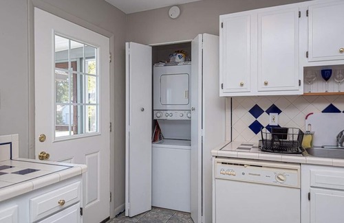 Ocean Pines Cottage | Coastal Cottage - Charm, Comfort and Spectacular Water Front near OC Beaches.