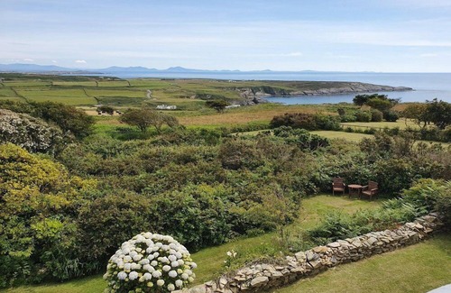 Holyhead RV Rental | Coastal Escape Pod with Bathroom