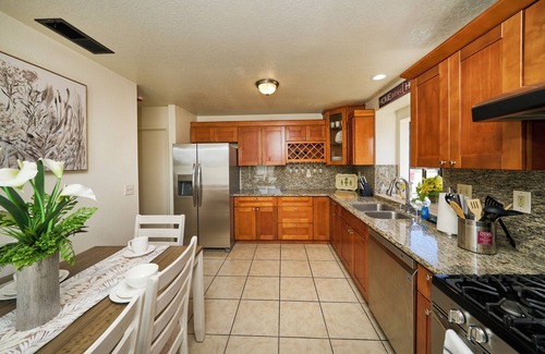 Salinas House | Coastal Gateway House-Family Retreat Near Monterey