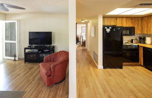 Sarasota Cottage | Coastal Gem!