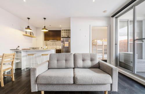 Bonbeach House | Coastal Getaway with Parking and Steps from the Beach