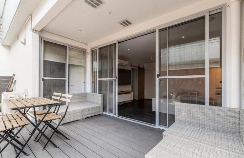 Bonbeach House | Coastal Getaway with Parking and Steps from the Beach