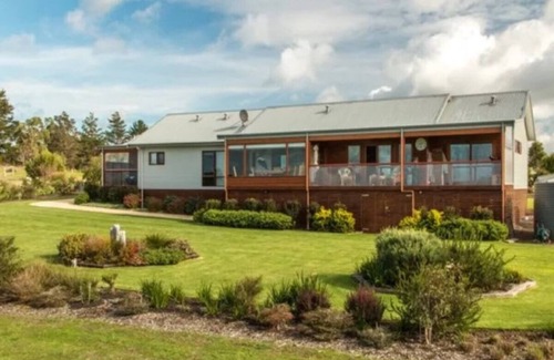 Hay House | Coastal Haven on Beaufortia