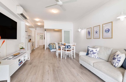 Port Douglas Apartment | Coastal Luxe Apartment with Lagoon Views & Beach Access 88 Silk, Port Douglas