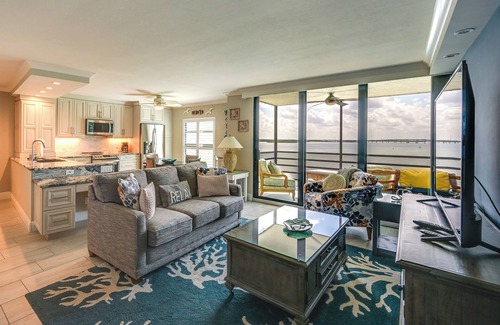 Marco Island Apartment | Coastal Marco Island Condo w/Club Amenities!