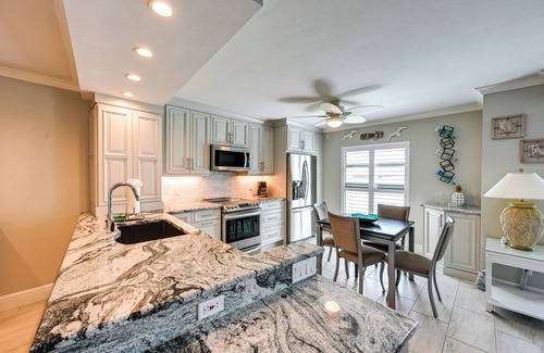 Marco Island Apartment | Coastal Marco Island Condo w/Club Amenities!