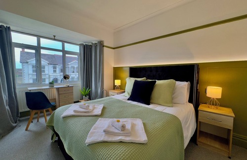 Llanelli House | Coastal Park Accommodation