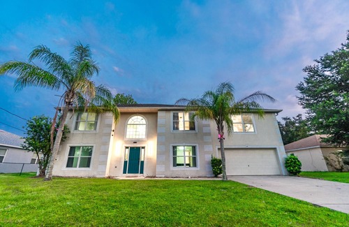 Palm Coast House | Coastal Retreat - Roomy, Relaxing, Pool