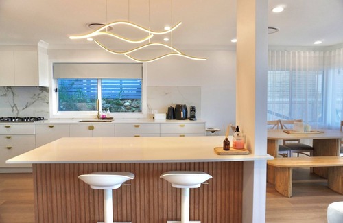 Tascott House | Coastal Retreat with Water Views