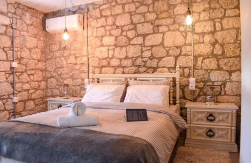Kitries House | Coastal Stone Hideaway with Stunning Scenery
