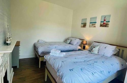 Bodorgan House | Coastal walks, Log burner & Hot tub