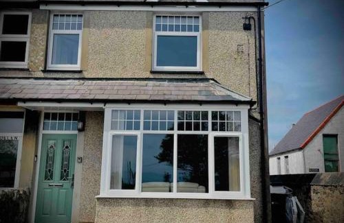 Bodorgan House | Coastal walks, Log burner & Hot tub