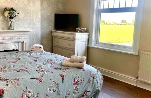 Bodorgan House | Coastal walks, Log burner & Hot tub