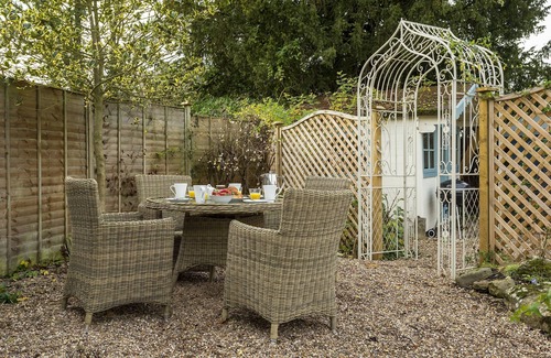 Pembridge Cottage | Cobbler's Cottage (2) - a beautiful cottage sleeping 2 guests