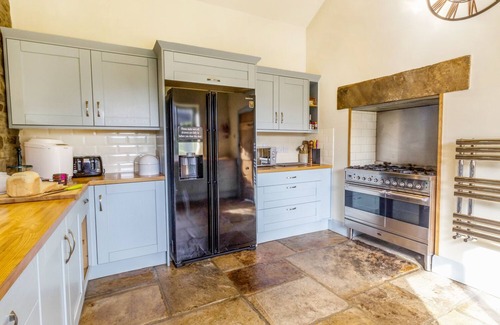 Mickleton Cottage | COBBLERS BARN, pet friendly, with hot tub in Mickleton, Teesdale