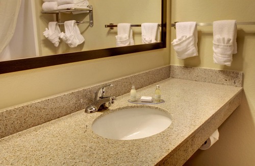Charlestown Hotel | Cobblestone Hotel & Suites - Charlestown