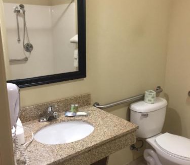 Bloomfield Hotel | Cobblestone Inn & Suites - Bloomfield