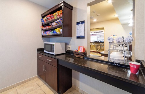 Eaton Hotel | Cobblestone Inn & Suites - Eaton