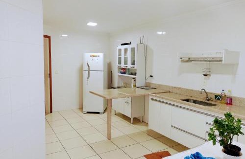 Praia do Morro Apartment | Cobertura c/vista para o mar e montanhas, churrasqueira, 4 quartos 2 Vg garagem