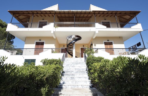 Petaleia Apartment | Cochelli Apartments