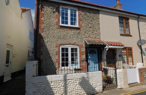 Sheringham House | Cockleshell Cottage, Sheringham - Keys Holiday Cottages