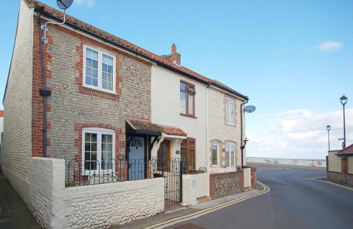 Sheringham House | Cockleshell Cottage, Sheringham - Keys Holiday Cottages