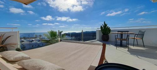 Los Cocoteros Apartment | CocoMar II ~ Ocean view loft