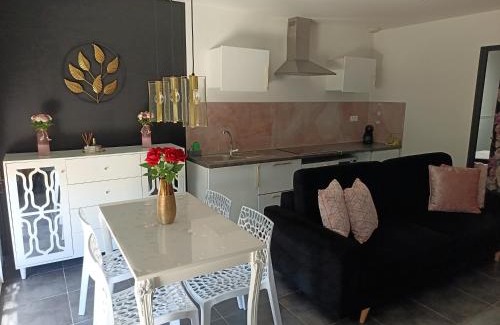 Rosieres-pres-Troyes House | Cocon romantique avec jacuzzi extérieur