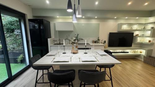 Saint-Genest-Lerpt Apartment | Cocon urbain avec le jardin secret