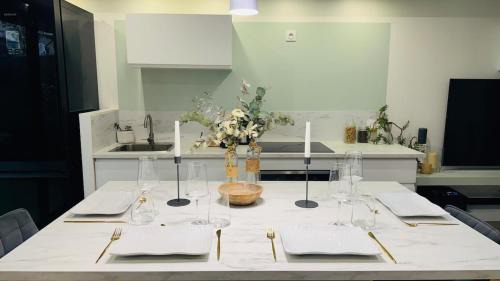 Saint-Genest-Lerpt Apartment | Cocon urbain avec le jardin secret