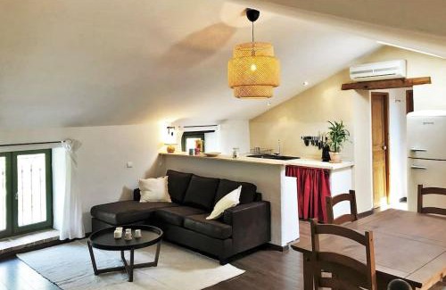 Goudargues Apartment | COEUR de GOUDARGUES! Gîte 2 ou 3 pers , Extérieur, Clim
