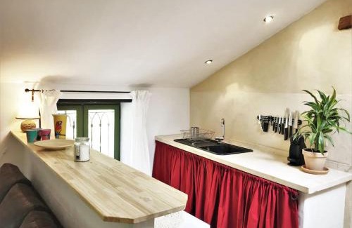 Goudargues Apartment | COEUR de GOUDARGUES! Gîte 2 ou 3 pers , Extérieur, Clim