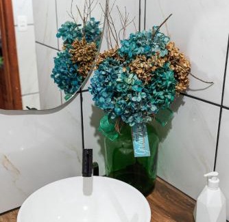 Nova Nazare Ski Chalet | Coffee Cottage with Flowers