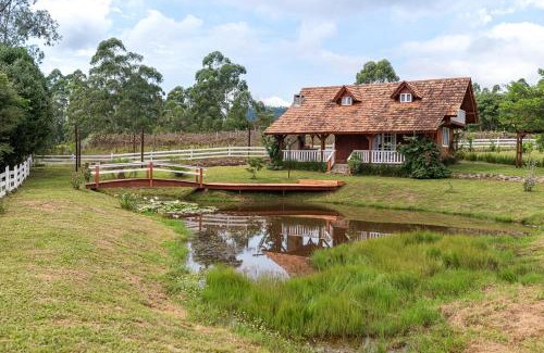 Nova Nazare Ski Chalet | Coffee Cottage with Flowers