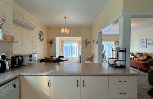 Hobart House | Coleman Comfort Hub - close to City&Air port