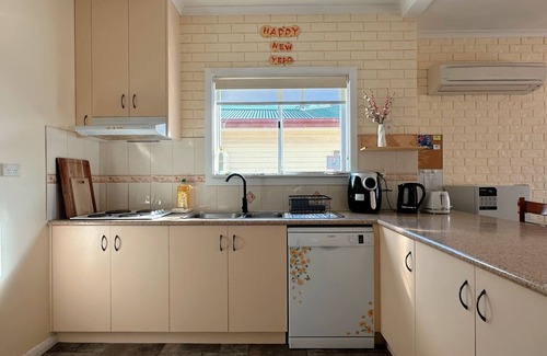 Hobart House | Coleman Comfort Hub - close to City&Air port