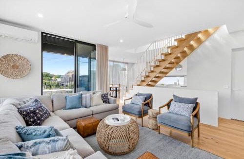 Barwon Heads Villa | Colite Luxury Barwon Heads Sleeps 8 Rooftop deck 2 minute walk to the main shops river and parks