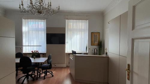 Lindenhof House | coLodging Mannheim - private rooms & kitchen