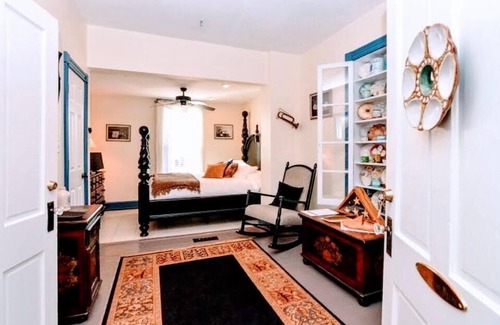 Colonial Beach Bed & Breakfast | Colonial Beach Plaza Bed & Breakfast