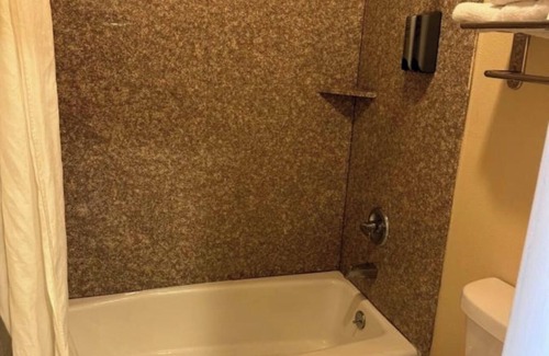 Hammond Hotel | Colonial Inn