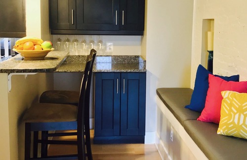 H Street Corridor Apartment | Colorful DC w/Free St. Parking - Great Location/Spacious/English Basement