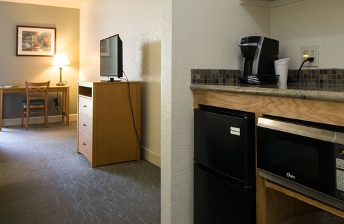 Monterey Hotel | Colton Inn