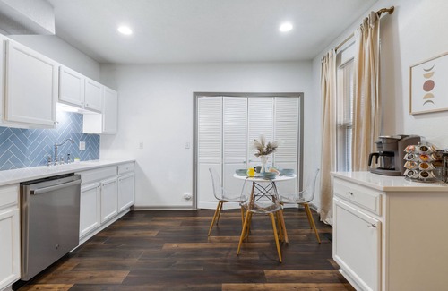 Pendleton Heights Apartment | Columbus Park Duo - Lower 1 Bed Close to River Market and Downtown!