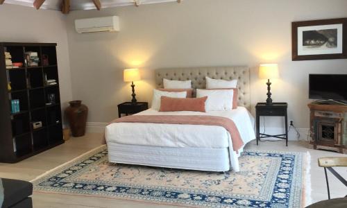 Tawharanui Bed & Breakfast | Columbus Suite at 144 on Jones