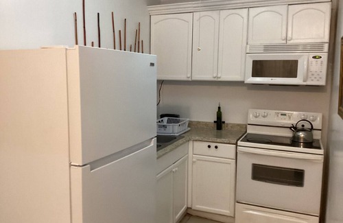 Cockburn Town Condo | Colwins #2 For Families/Couples/Singles Sleeps 4