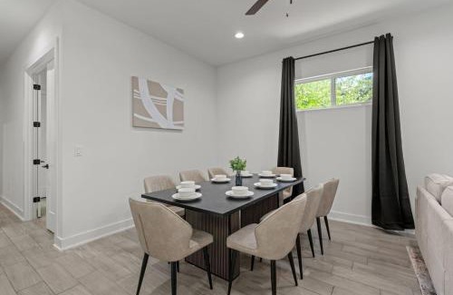 MLK House | Combined Luxurious Home - Up to 18 Guests