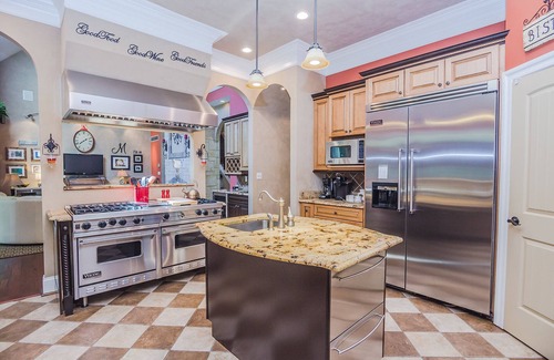 Berlin House | Come Celebrate the Holidays in Berlin, Maryland! Sleeps 12! + Linens & Towels!